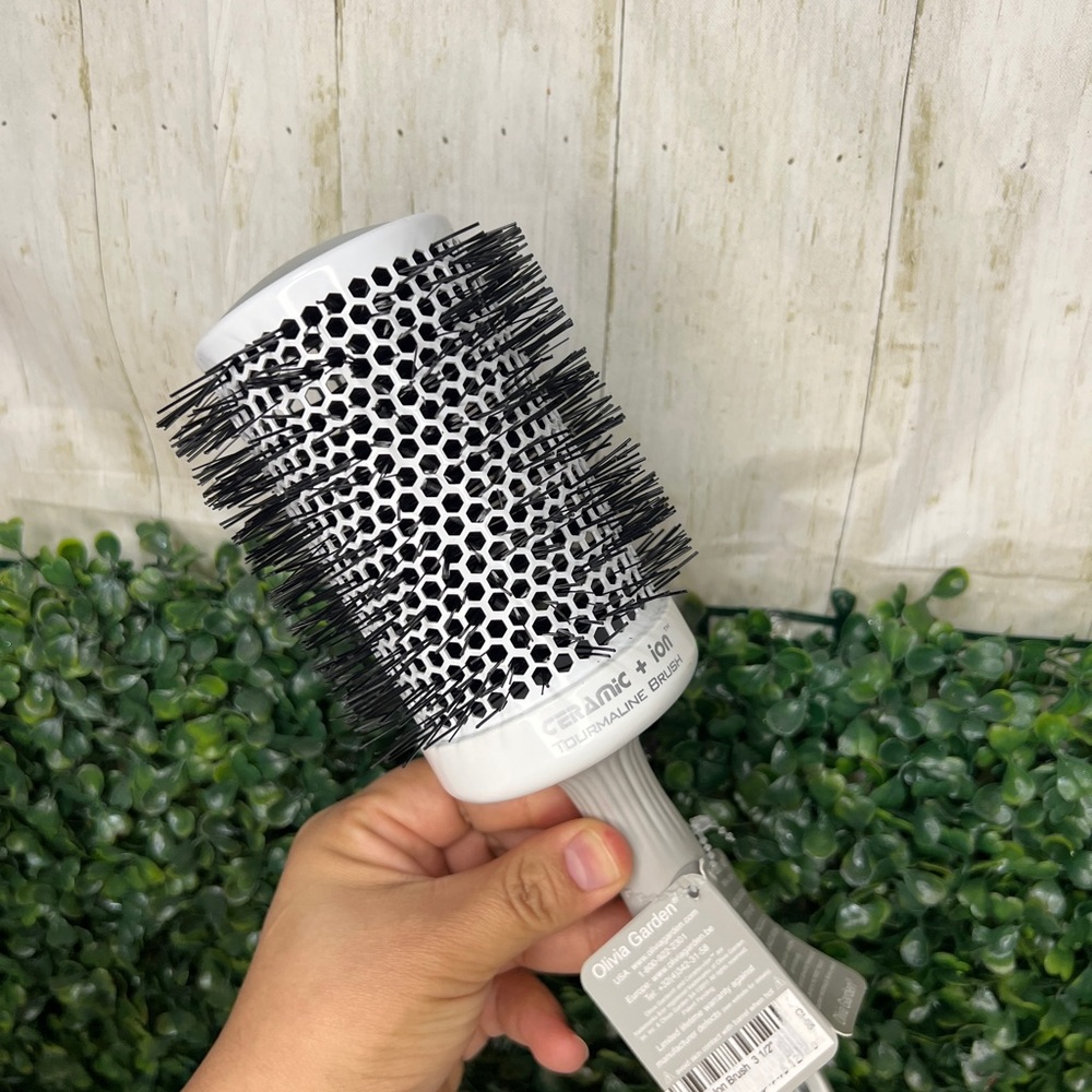 Salon-Quality Ceramic + Ion Hair Brush - Black and White